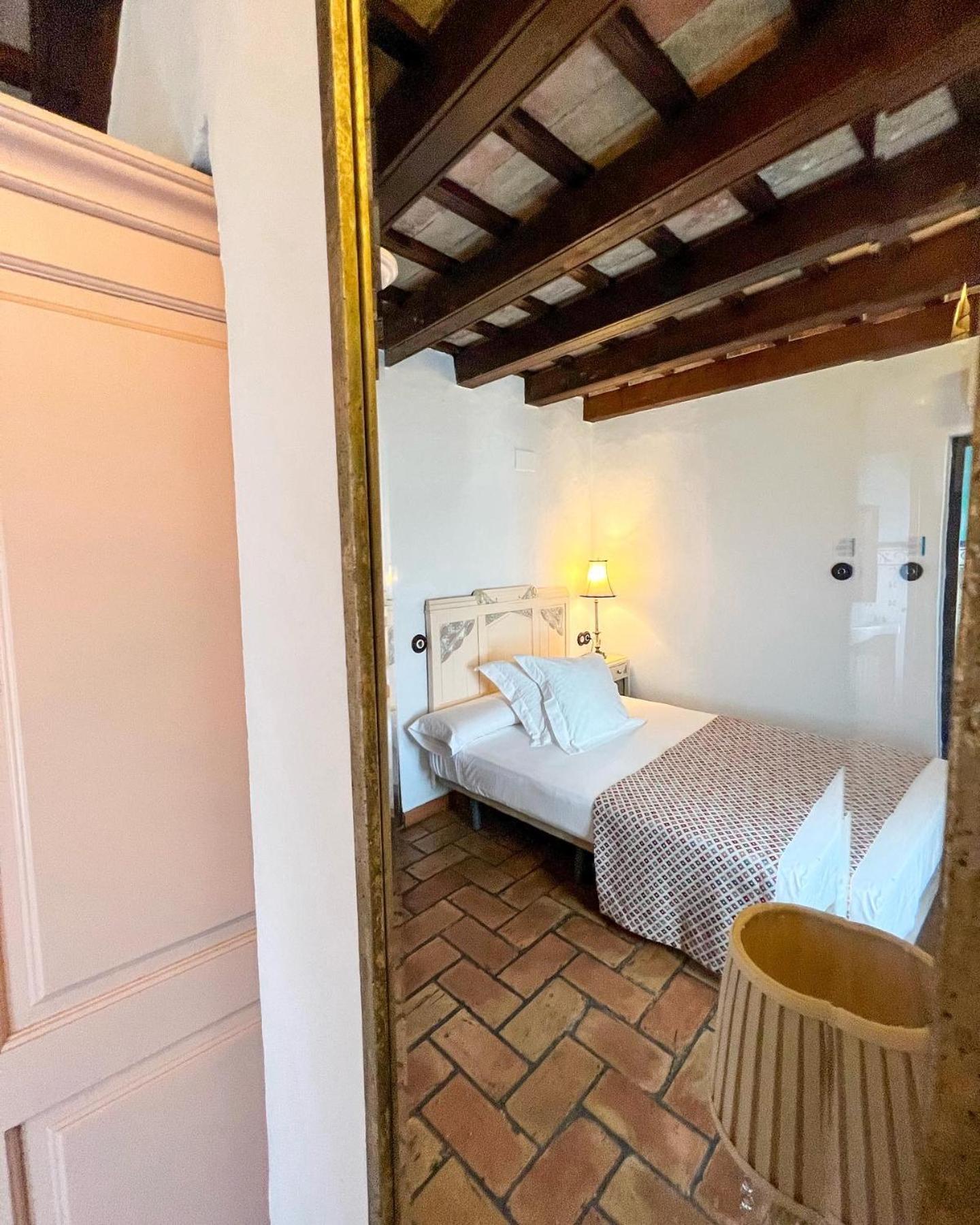 Hostal Servilia Carmona  Extérieur photo