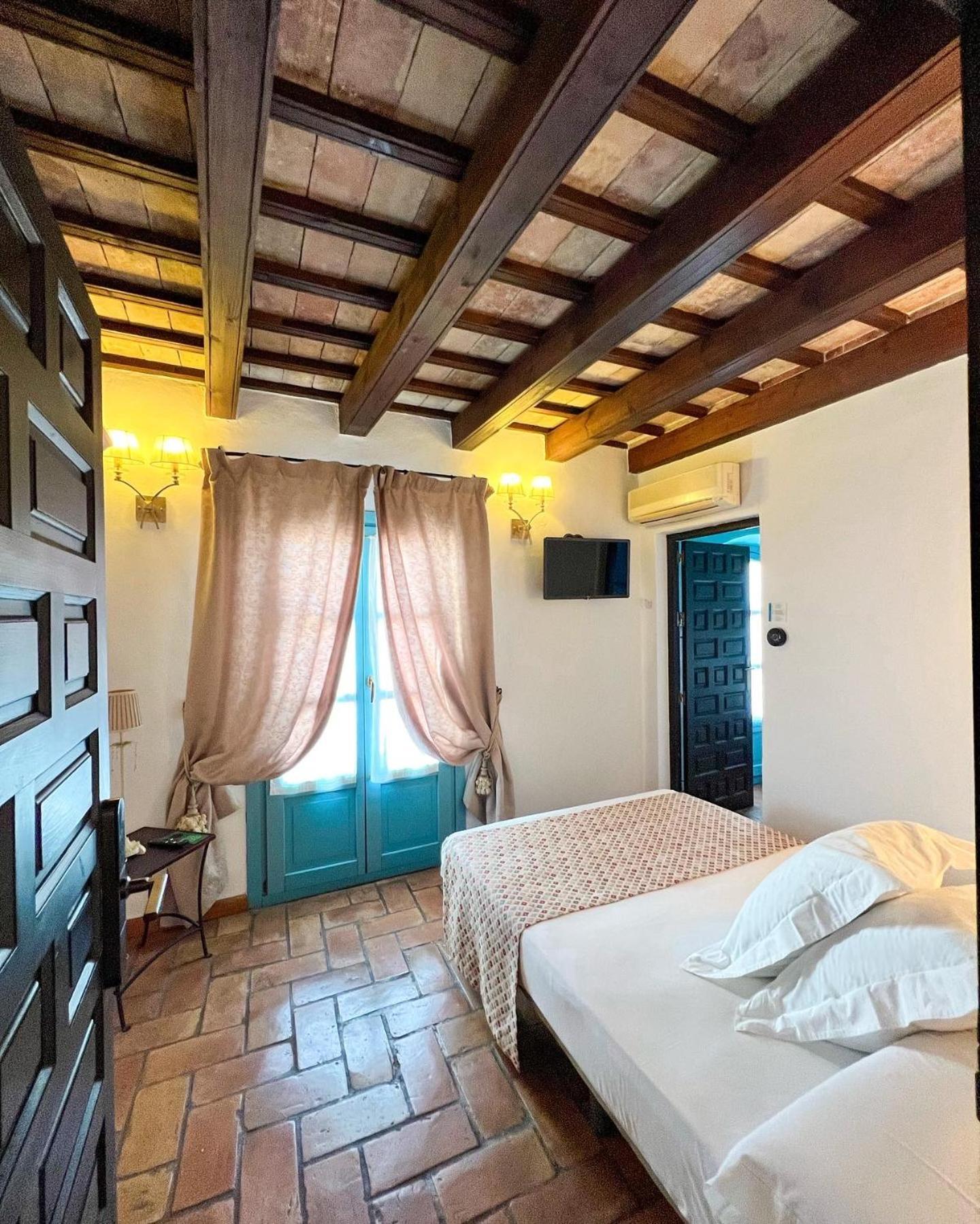 Hostal Servilia Carmona  Extérieur photo